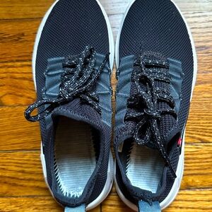 Super cute ON “Cloudeasy” sneakers.